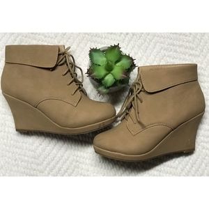Tan lace up ankle bootie